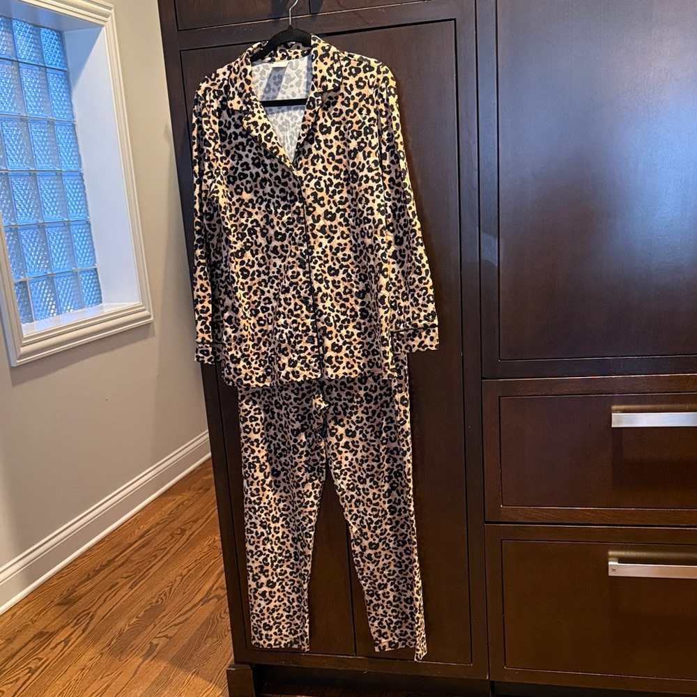 Soma Black and Tan Animal Print Set